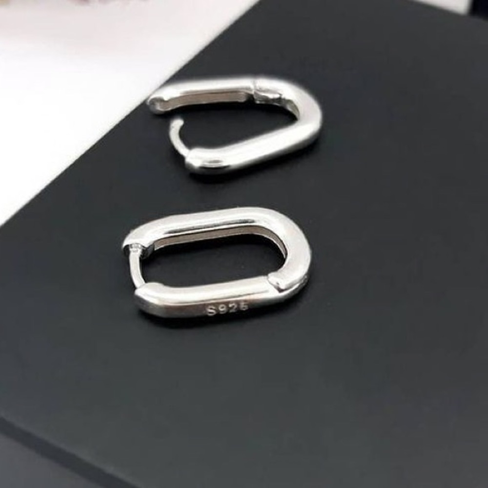 🤍Minimalist sterling silver stud earrings - Picture 9 of 10